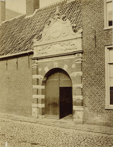 7463 Groningen : Peperstraat : Sint Geertruidsgasthuis : poort / Kolkow, F.J. von, 1875