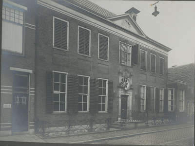 13926 Groningen : Nieuweweg 12 : woonhuis familie Hommes : voorgevel / Kramer, P.B., ca 1915