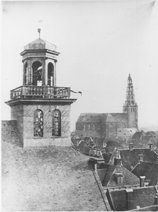 15687 Groningen : Broerstraat : het torenspitsje van de oude St. Martinuskerk : gezien naar het westen, ca 1890