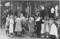 15919 Stationsplein : militairen nemen afscheid voor Hoofdstation : mobilisatie, 1939