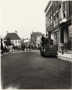 24177 Oude Kijk in 't Jatstraat : noordelijk gedeelte : asfaltering : met stoomwals / Openbare werken, 1925