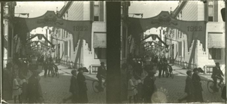 90 Oude Boteringestraat : versierd ter gelegenheid van 28 augustus [?], 1922