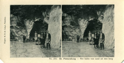 192 No. 255. St. Pietersberg : het halen van zand uit den berg, 1911