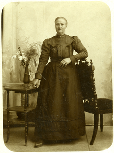 3355 Portret van een vrouw / Kramer, P.B., 1905-1911