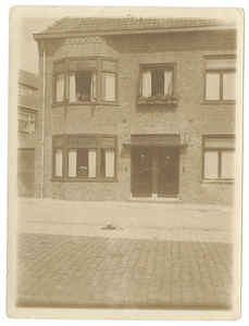 3634 Taco Mesdagstraat 45-45a, de woning van L, 1935-1940