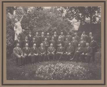 6156 Groepsfoto van een gezelschap heren / Kramer, P.B., 1919-07-26