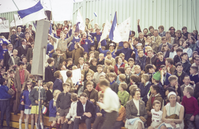 49 GVAV-supporters op de tribune bij de finalewedstrijd van de AVRO-televisieserie Geen woorden ..., 1969-05-10