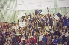 51 GVAV-supporters op de tribune bij de finalewedstrijd van de AVRO-televisieserie Geen woorden ..., 1969-05-10
