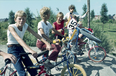 44 Groningen Algemeen - recreatie - speelplekken - Beijum - fietscrossen in wijkpark / Roosjen, Ger, 1983