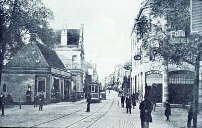 253 Historie - Binnenstad - Politiebureau, stadsgezicht 1900, Ooster- en Zuiderhaven, 't Pakhuis ..., ca 1970