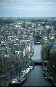 323 De stad rondom - gezien vanaf dak woontoren De Regentes - zuidwestzijde van Groningen - Zuiderhaven / Zet, Siem van ...
