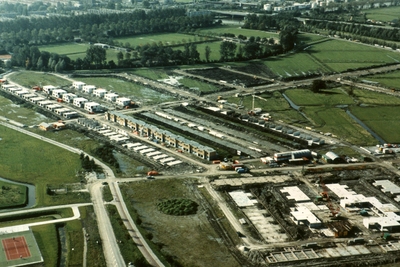 1000 Oosterhooge brug - De Hunze - aanleg van huizen in de Hunze - luchtfoto's / Aerophoto Eelde, ca 1993