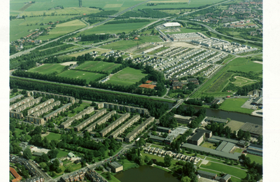 1006 Oosterhooge brug - De Hunze - aanleg van huizen in de Hunze - luchtfoto's / Aerophoto Eelde, ca 1993