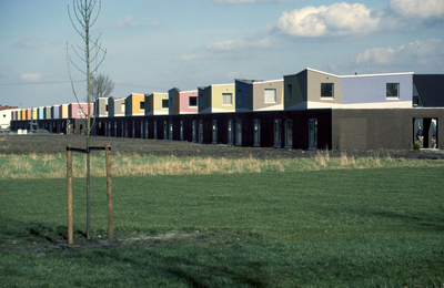 1068 Oosterhoogebrug - De Hunze - nieuwbouwwoningen - losstaande woning met halfrond dak / Zet, Siem van 't, 1995