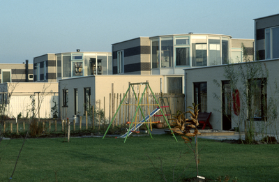 1087 Oosterhoogebrug - De Hunze - nieuwbouwwoningen - vrijstaand / Emaar, Chris, 1993