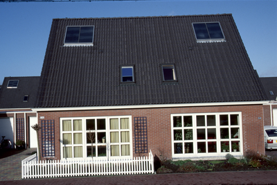 1146 Oosterhoogebrug - Ulgersmaborg - woningen Braamstraat - aanzicht gevel twee-onder-een-kap / Zet, Siem van 't, 2001