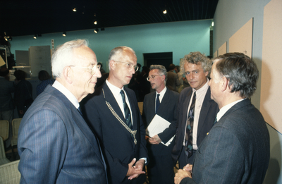 2601 Stadsmarkering - opening tentoonstelling in Groninger Museum / Stoel, John, 1990