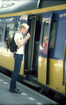 4574 Verkeer - Station - spoorlijnen - treinen - instappende reiziger / Zet, Siem van 't, 2000