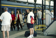 4575 Verkeer - Station - spoorlijnen - treinen - aangekomen reizigers / Zet, Siem van 't, 2000