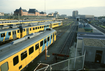 4580 Verkeer - Station - CS Groningen - spoorlijnen - treinen - Emmaviaduct / Zet, Siem van 't, 2002