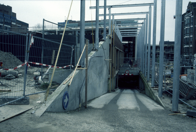 5688 Westerhaven - nieuwbouw winkelcentrum en parkeergarage - complex in aanbouw / Zet, Siem van 't, 2001