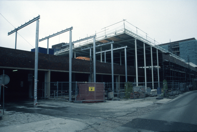5689 Westerhaven - nieuwbouw winkelcentrum en parkeergarage - complex in aanbouw / Zet, Siem van 't, 2001