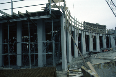 5691 Westerhaven - nieuwbouw winkelcentrum en parkeergarage - complex in aanbouw / Zet, Siem van 't, 2001