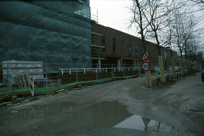 5692 Westerhaven - nieuwbouw winkelcentrum en parkeergarage - complex in aanbouw / Zet, Siem van 't, 2001