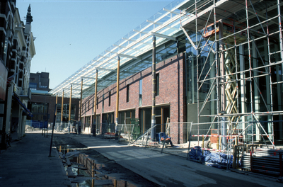 5695 Westerhaven - nieuwbouw winkelcentrum en parkeergarage - complex in aanbouw - gevel oostzijde / Melotte, E., 2001
