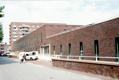 5701 Westerhaven - nieuwbouw winkelcentrum en parkeergarage - complex in aanbouw - gevel zuidzijde / Zet, Siem van 't, 2001