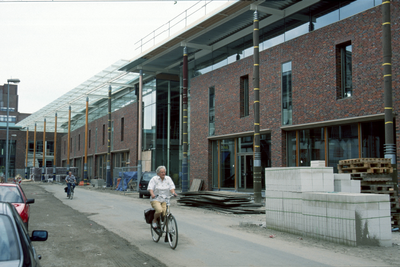 5703 Westerhaven - nieuwbouw winkelcentrum en parkeergarage - complex in aanbouw - oostgevel complex / Zet, Siem van 't, 2001