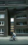 5776 AZG - zuidpunt - Appartementencomplex - doorzicht binnenplein / Zet, Siem van 't, 1999