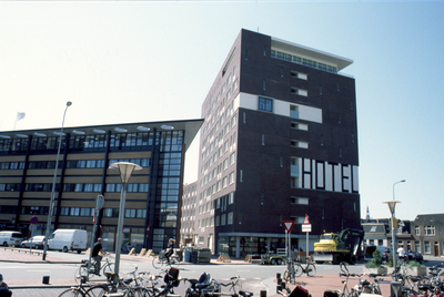 5779 AZG - zuidpunt - hotel en woningen - hoogbouw / Melotte, E., 2001