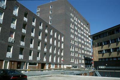 5780 AZG - zuidpunt - hotel en woningen - hoogbouw - oostgevel / Melotte, E., 2001