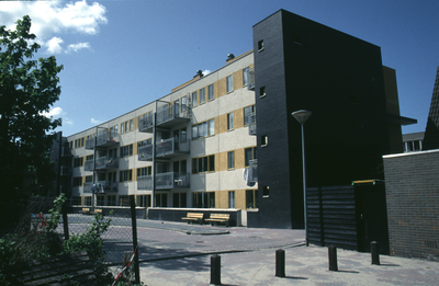 8617 Binnenstad - woningbouw, winkels, ontwerp voor een torenflat - Oudeweg, Nieuweweg - maquette / Zet, Siem van 't, 1992