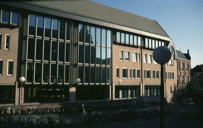 8629 Binnenstad - Universiteitsbibliotheek - Broerplein - RuG / Zet, Siem van 't, 1995