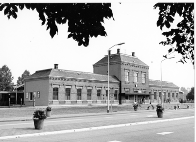1867 Delfzijl : Kornputplein 1 : Station N.S / Douma, M.A., 1973