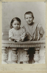 67 Portret van twee onbekende kinderen / Bauer, C.W., Middelburg, zj
