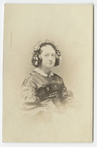 19 Onbekende vrouw / J.H. Egenberger, Groningen, eind 19e eeuw