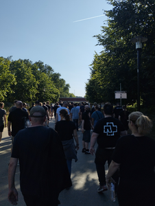 10203 Stadspark Groningen : publiek loopt naar drafbaan voor concert