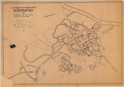 D103 Plattegrond van de gemeente Roermond met aantekening van de bominslagen van de bombardementen in de drie laatste ...