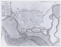 D35 Plattegrond der binnenstad, muren en vestingwerken van Roermond alsmede de omgeving, met plaats en naamaanduiding ...