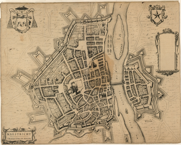 D47 Plattegrond in vogelvlucht der binnenstad, muren en vestingwerken van Maastricht en de voorstad Wijck, met ...