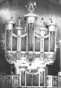 173.909b De kapel zicht op koor en altaar met orgel