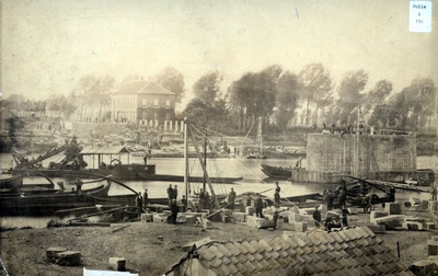 FolioA.13A Het begin van de werkzaamheden van de 1e Maasbrug; Ook gasfabriek met schoorsteen en Kathedraal c.1865