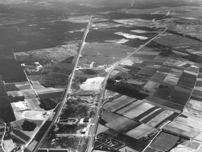 150.204 Luchtfoto van het zuidoosten van Roermond met nieuw aangelegde Keulsebaan richting Herkenbosch