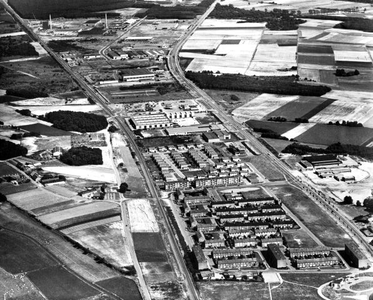 150.216 Luchtfoto van Kitskensberg en industrieterrein Heide Roerstreek in Z.O. richting