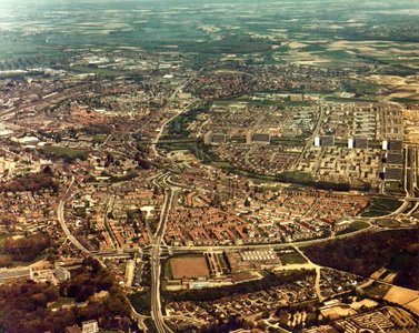 150.224 Luchtfoto zuid oostelijk Roermond met de Wijher-Donderberg en de Kemp
