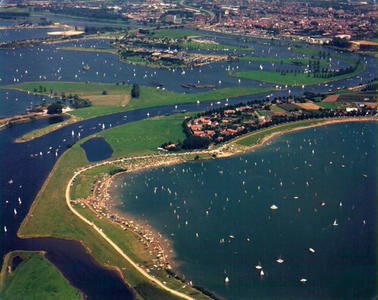 150.228 Luchtfoto van het watersportgebied de Maasplassen