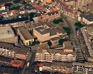 150.240 Bovenaanzicht vanaf de Munsterkerk op het Kloosterwandplein met de Oranjerie